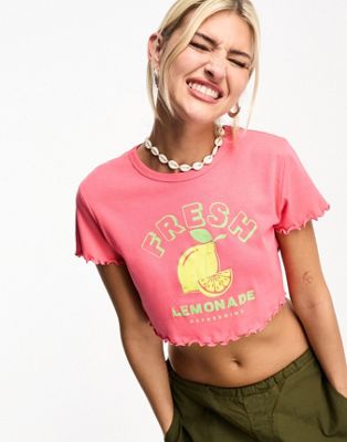 Розовая укороченная футболка с салатовым краем и лимонным принтом Noisy May Noisy May