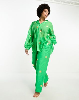 Рубашка оверсайз зеленого цвета с эффектом металлик Never Fully Dressed Plus — часть комплекта NEVER FULLY DRESSED