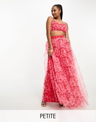 Эксклюзивная юбка макси из тюля Lace & Beads Petite с красным и розовым цветочным принтом — часть комплекта LACE & BEADS