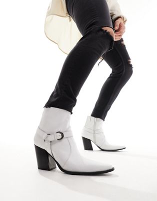Белые кожаные ботинки на каблуке ASOS DESIGN с пряжкой ASOS DESIGN