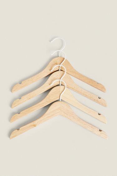 PACK OF CHILDREN’S WOODEN HANGERS (PACK OF 4) Zara Home