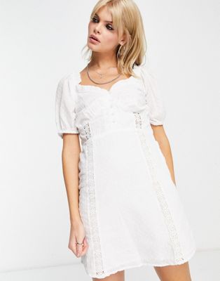 Белое фактурное мини-платье Violet Romance с деталями, связанными крючком VIOLET ROMANCE