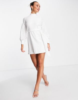 Белое платье мини с пышными рукавами и пайетками Style Cheat Style Cheat