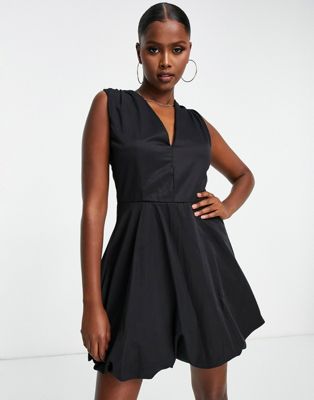 Черное платье мини без рукавов с v-образным вырезом Trendyol TRENDYOL