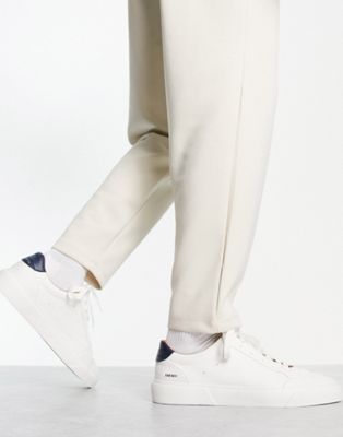 Мужские кроссовки для повседневной жизни ASOS DESIGN в белом цвете с вставками из искусственной замши ASOS DESIGN