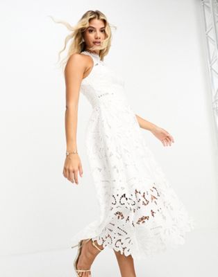 Белое кружевное платье миди с высоким воротником и ажурным вырезом Lipsy Lipsy