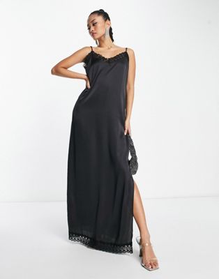 Черное атласное платье макси с разрезом по бокам JDY JDY
