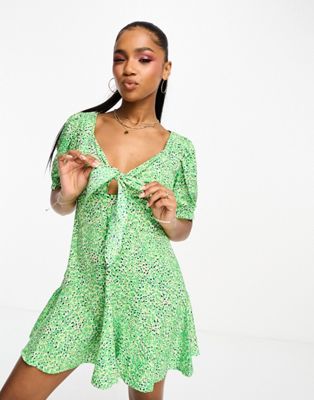 Зеленое мини-платье с завязками спереди и цветочным принтом Pieces Pieces