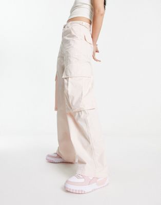 Светло-розовые брюки-карго оверсайз с карманами и карманами Pull&Bear Pull&Bear