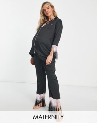 Пижамный комплект Loungeable Maternity с длинными пуговицами и бахромой в черно-розовом цвете Loungeable