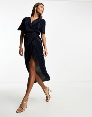 Темно-синее плиссированное платье миди с короткими рукавами и запахом AX Paris AX Paris
