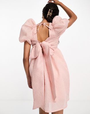 Розовое жаккардовое мини-платье с пышными рукавами Style Cheat Style Cheat