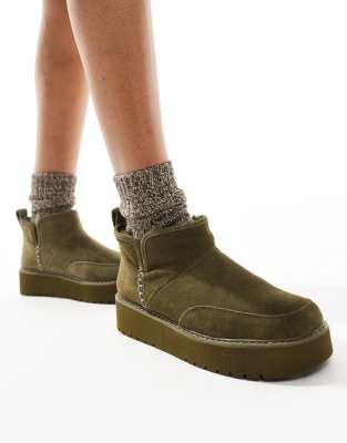 Stradivarius platform fluffy boots in khaki Stradivarius