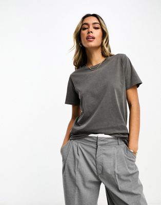 ASOS DESIGN ultimate t-shirt with crew neck in washed charcoal ASOS DESIGN