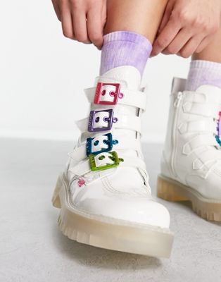 Белые ботинки с разноцветными пряжками Kickers confetti qween Kickers