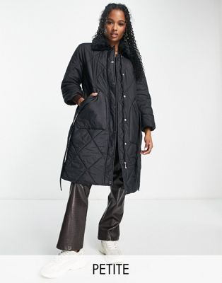 Черное стеганое пальто с поясом и поясом QED London Petite QED London
