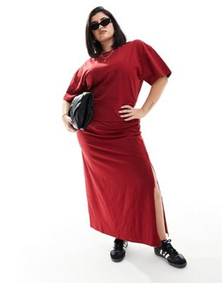 Бордовое платье-футболка мидакси с круглым вырезом и рюшами по бокам ASOS DESIGN Curve ASOS Curve