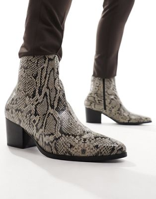 Ботинки челси на каблуке ASOS DESIGN из искусственной кожи со змеиным принтом ASOS DESIGN