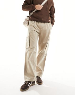 Бежевые спортивные брюки карго с узором «елочка» Pull&Bear Pull&Bear