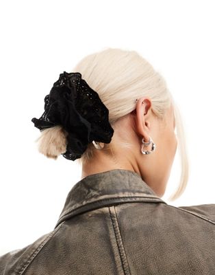 Черная резинка для волос с вышивкой Reclaimed Vintage Reclaimed Vintage