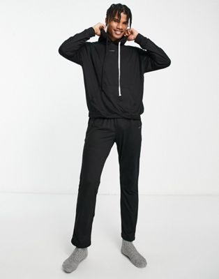 Черный легкий свитер Il Sarto для отдыха на молнии и спортивные штаны Il Sarto