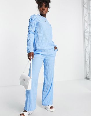 Широкие брюки фактурного цвета Pieces синего цвета — часть комплекта. Pieces