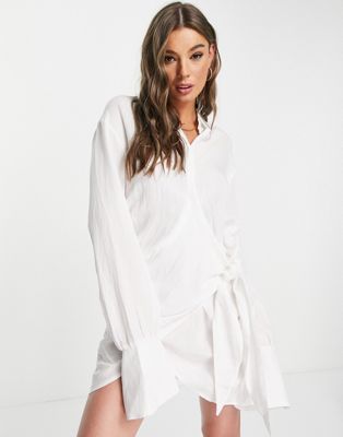 Белое платье-рубашка с завязкой спереди SNDYS x Molly King SNDYS
