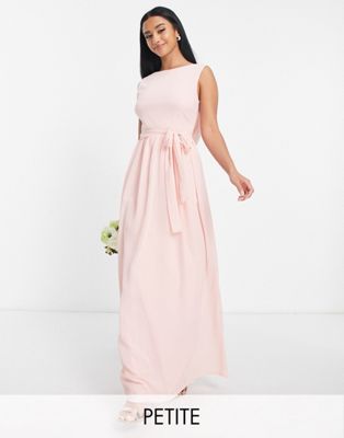 Женское платье-макси для подружки невесты TFNC Petite в стиле шифон с глубоким спинкой в нежно-розовом цвете TFNC