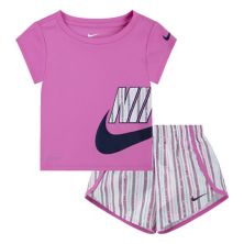 Baby & Toddler Girls Nike Graphic Tee And Sprinter Shorts Set Nike