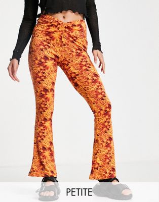 Расклешенные брюки с оранжевым принтом и гибискусом Topshop Petite Topshop Petite