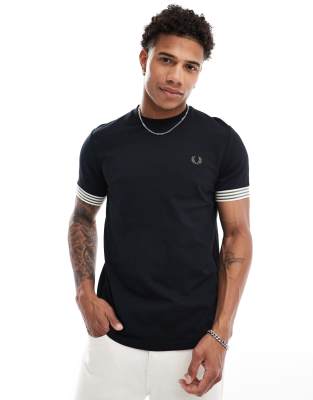 Fred Perry T-shirt in black with contrast cuff Fred Perry