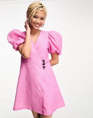 Розовое мини-платье с объемными рукавами и запахом Sister Jane Sister jane