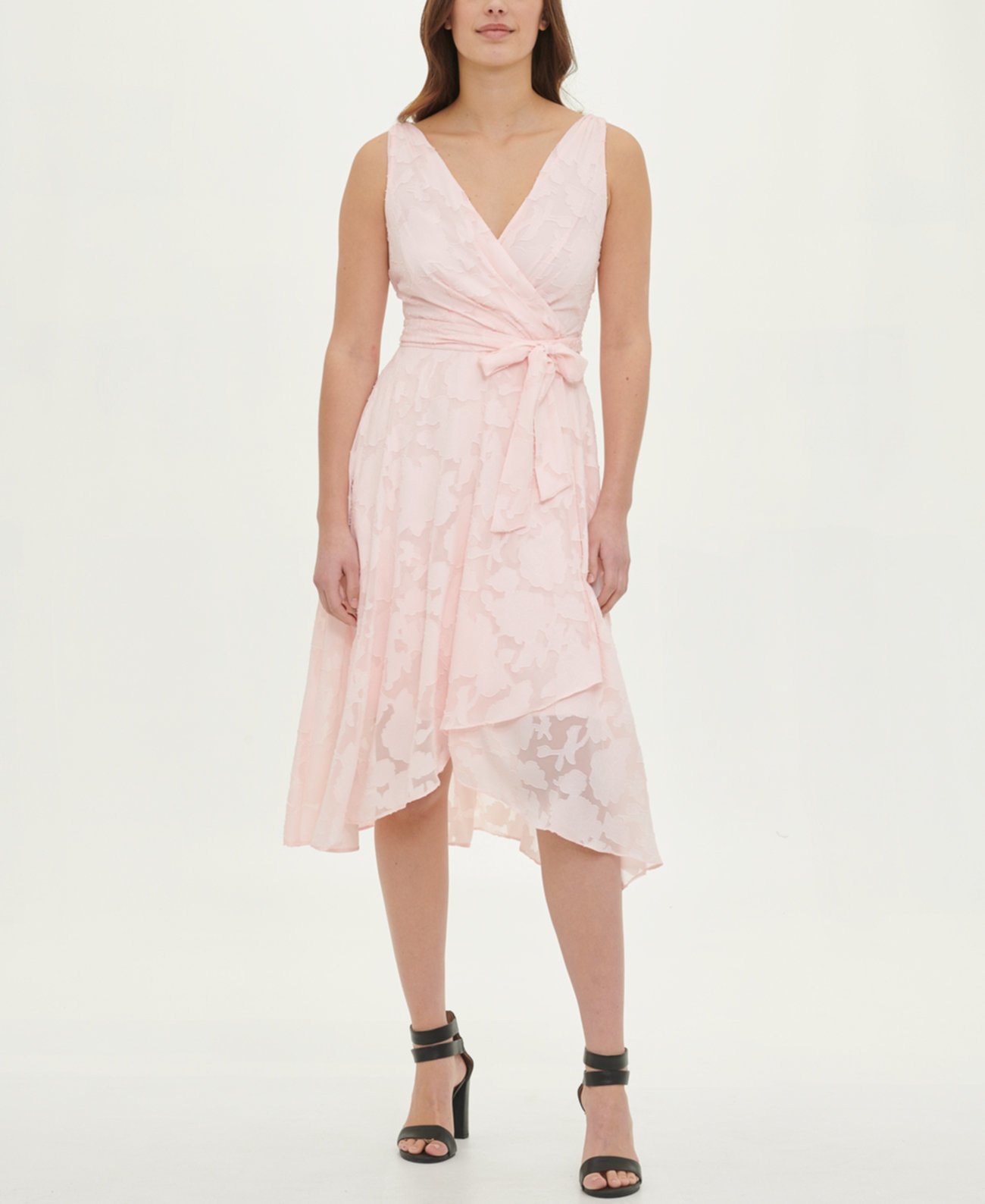 Платье без рукавов с двойным V-образным вырезом и поясом DKNY