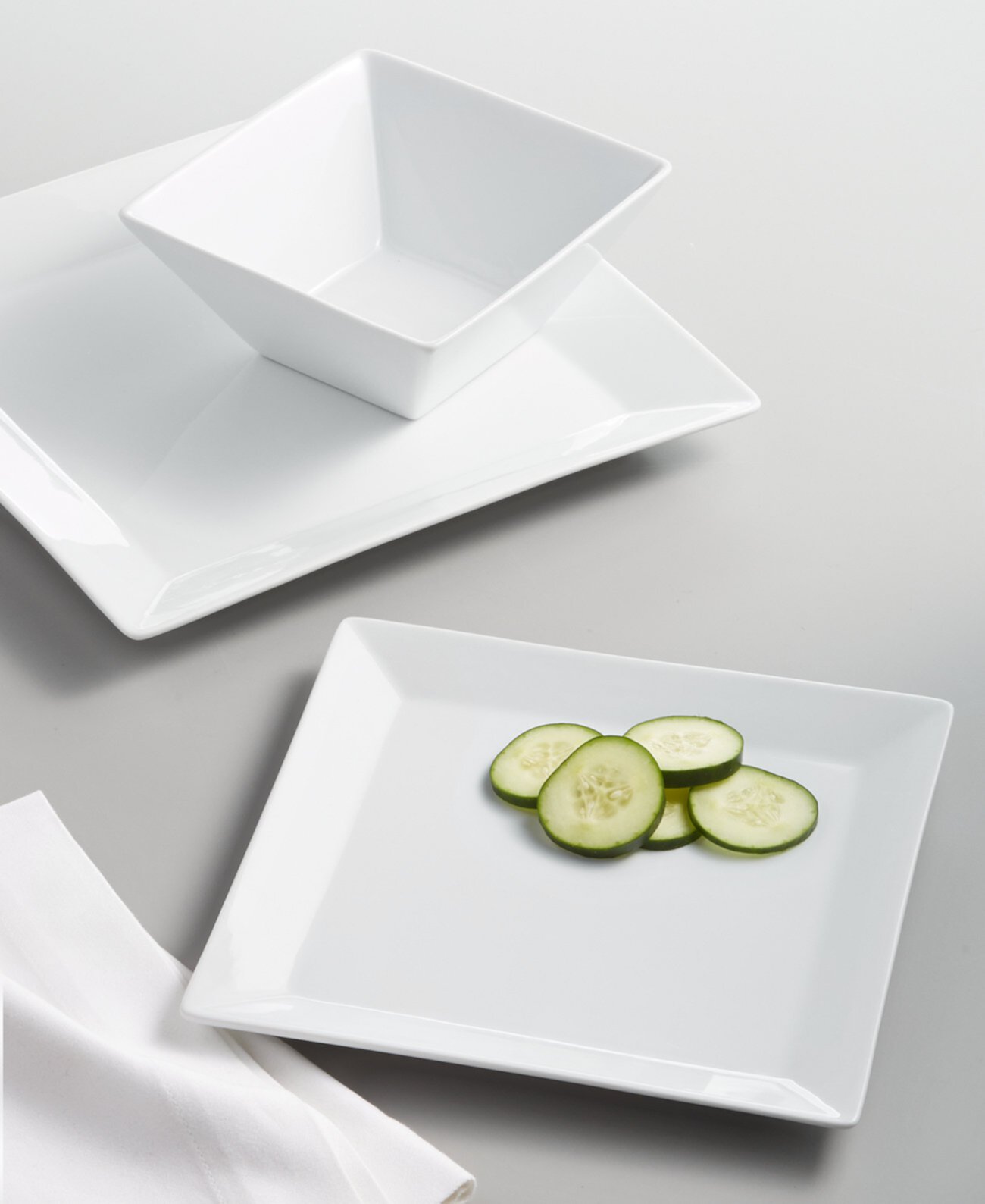 Квадратная обеденная тарелка Whiteware, созданная для Macy's The Cellar