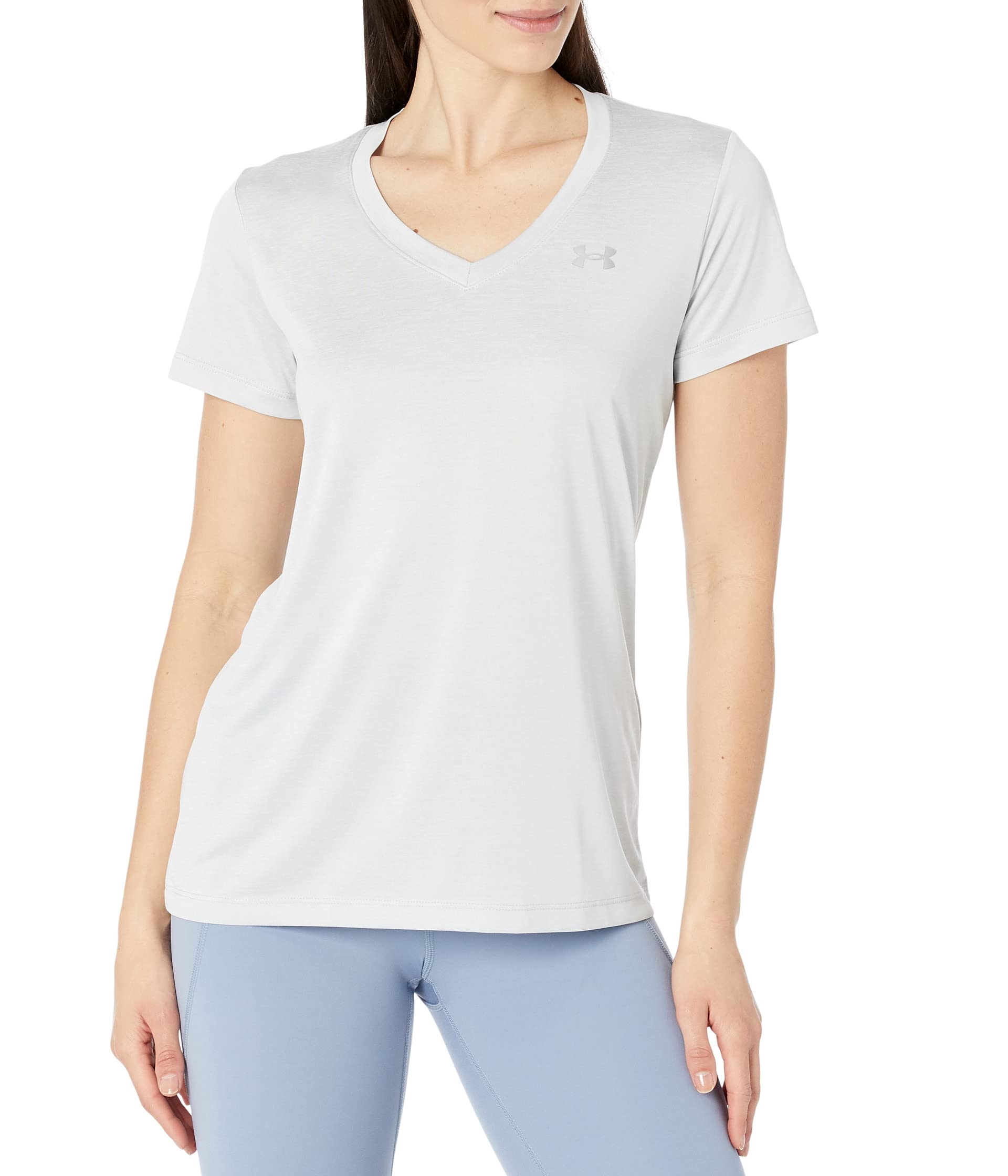 UA Tech™ Twist V-Neck: легкая ткань, свободный крой, влагоотводящая технология Under Armour