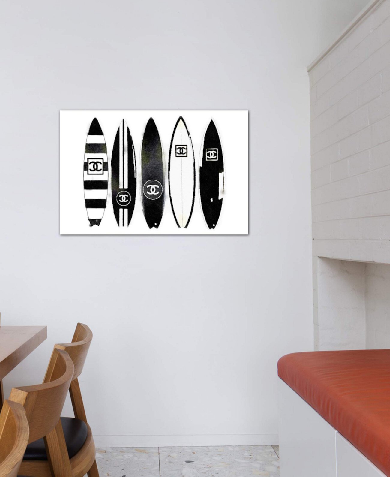 Картина на холсте Аманды Гринвуд "Серфинг в черном и белом". ICanvas