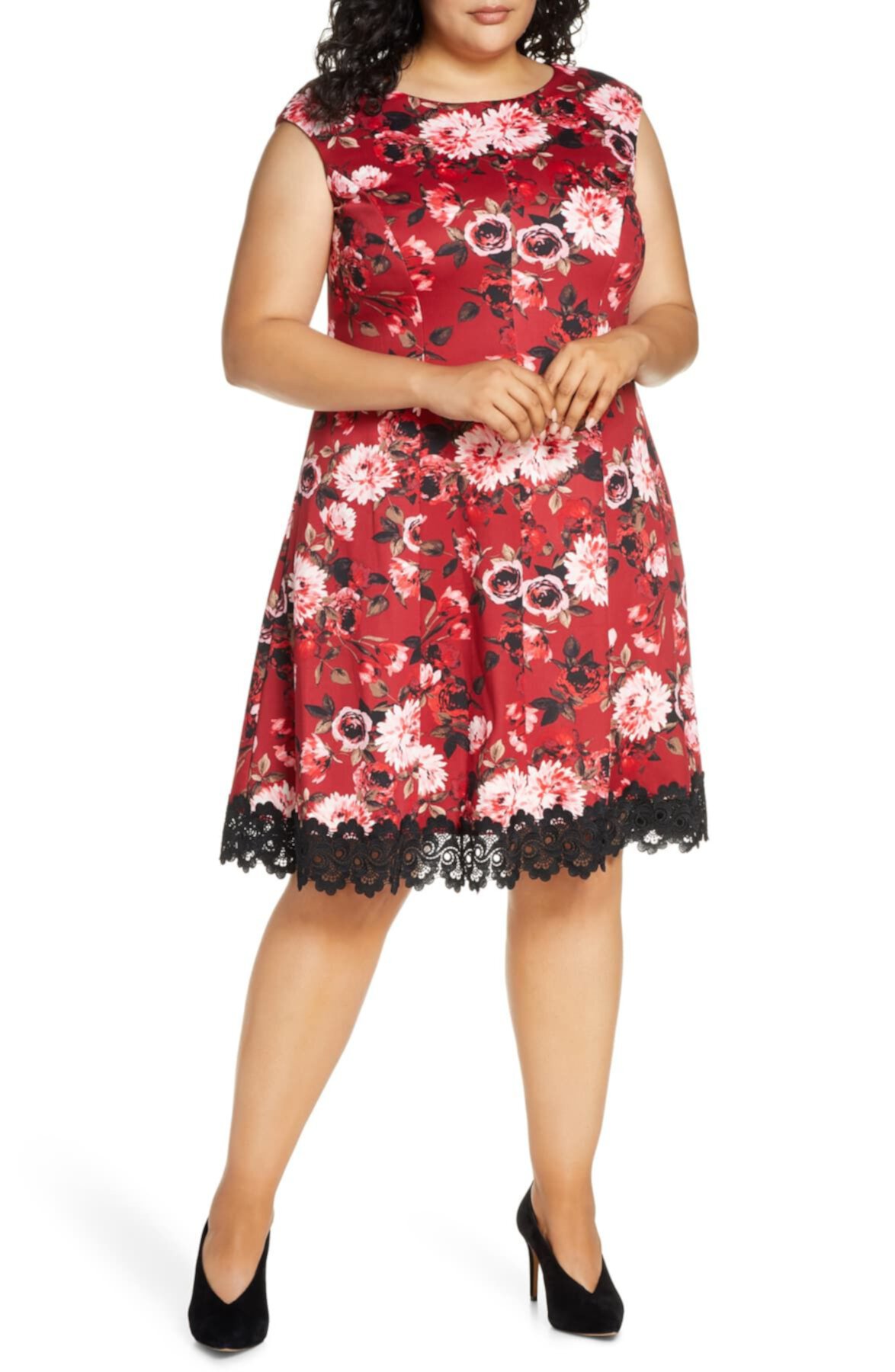 Кружевное платье с цветочным принтом и короткими рукавами (большие размеры) Donna Ricco