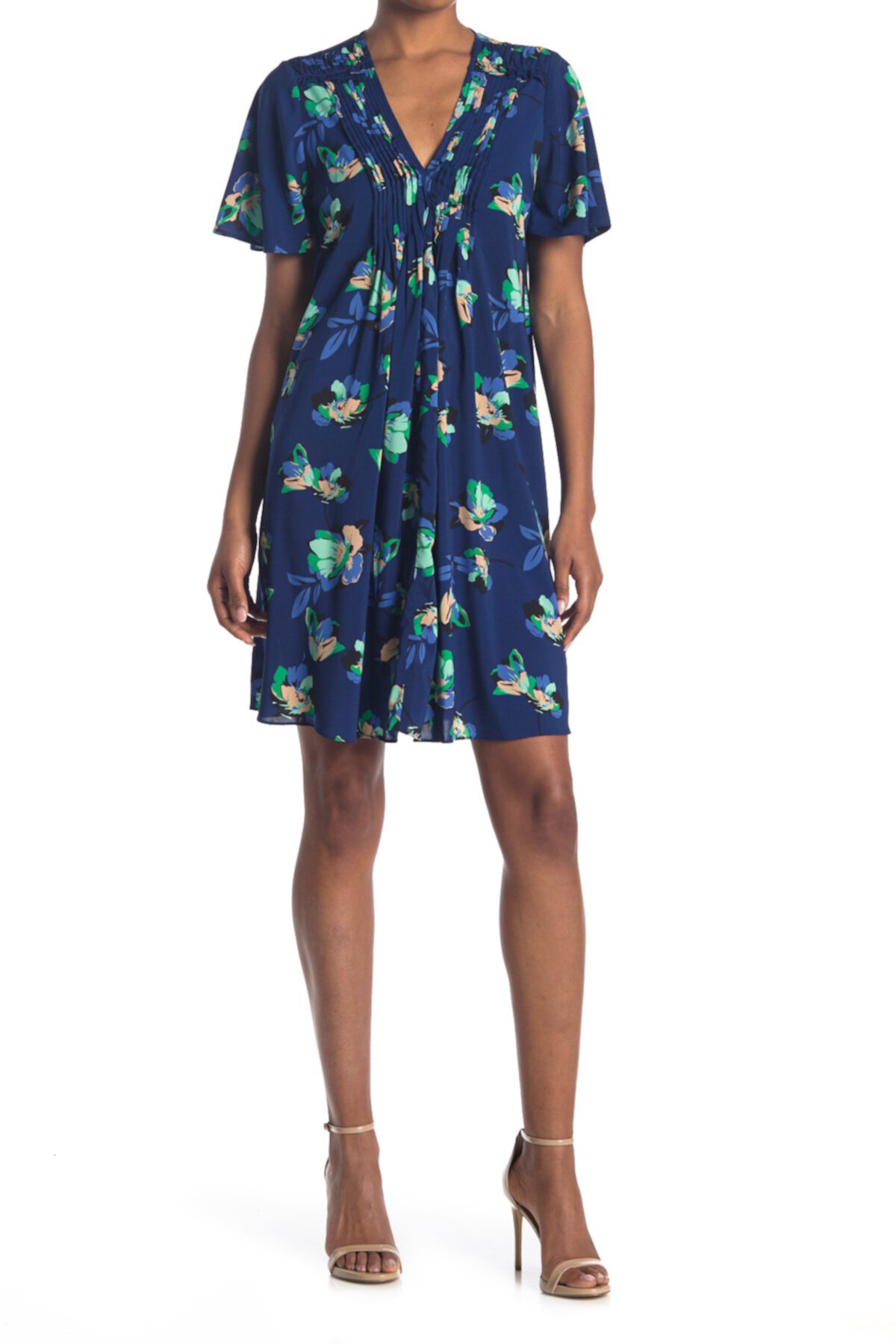 Платье прямого кроя с цветочными плиссировками и V-образным вырезом с развевающимися рукавами Donna Morgan