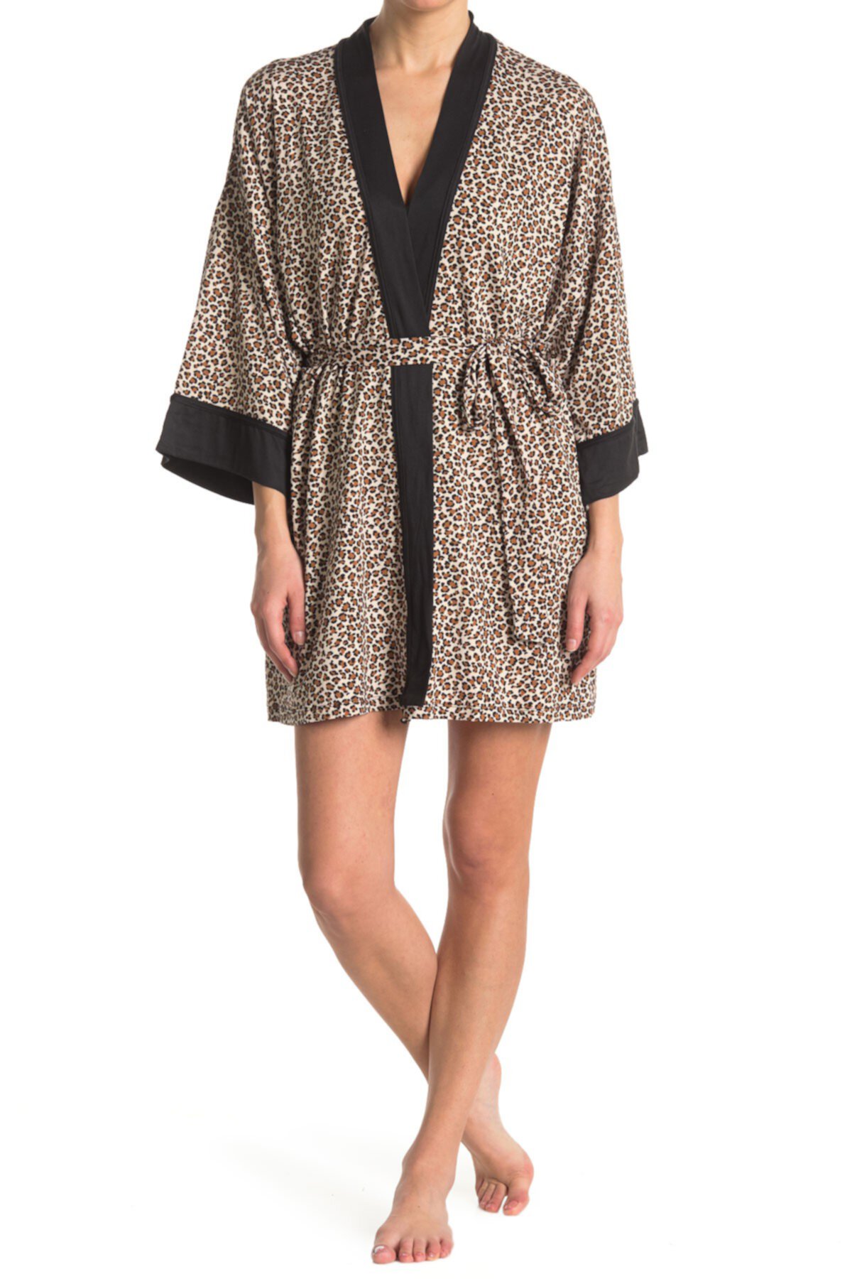 Короткий халат с запахом и леопардовым принтом Madison In Bloom by Jonquil