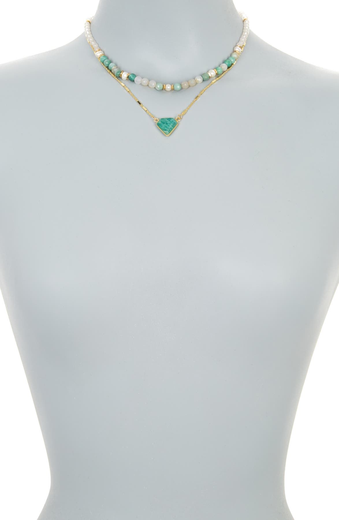 Двухслойное ожерелье с подвеской в виде треугольника из бисера Panacea