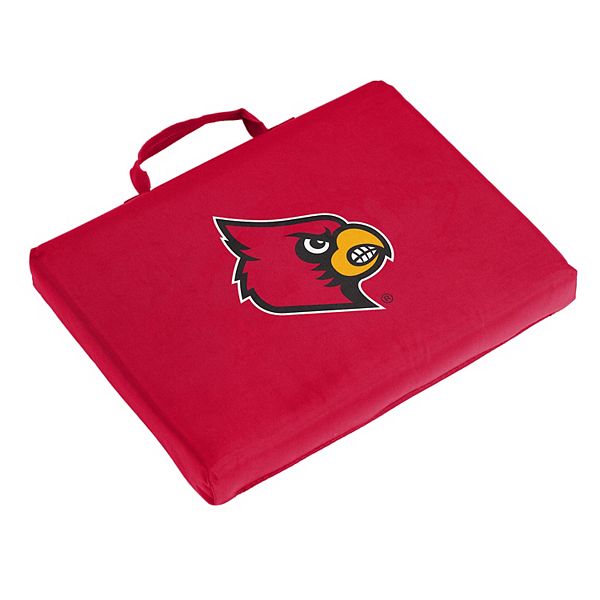 Подушка для зрителей Logo Brand Louisville Cardinals 35.6 см x 27.9 см x 5.1 см, Полиэстер, Удобная ручка Logo Brand