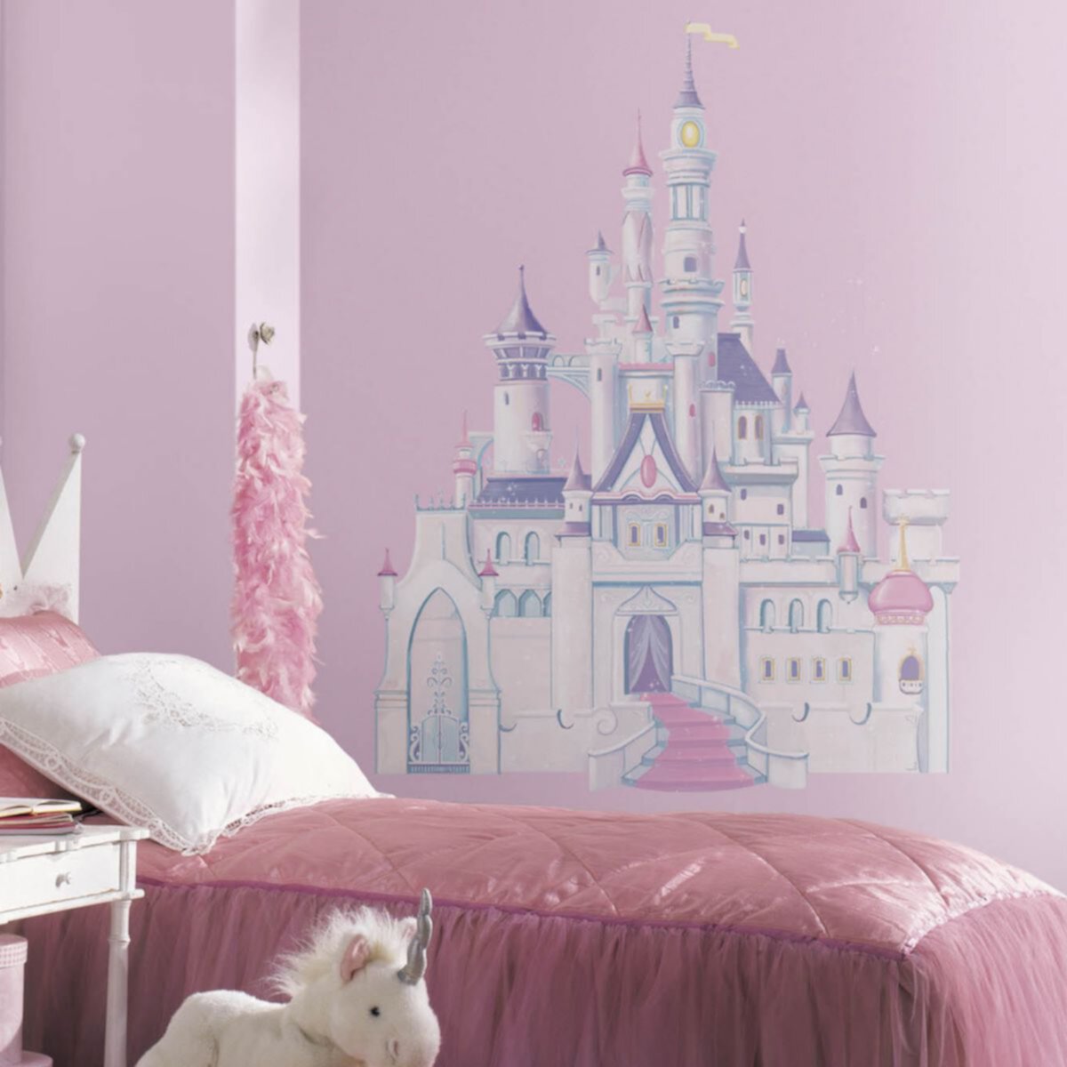 Детская комната для девочки замок