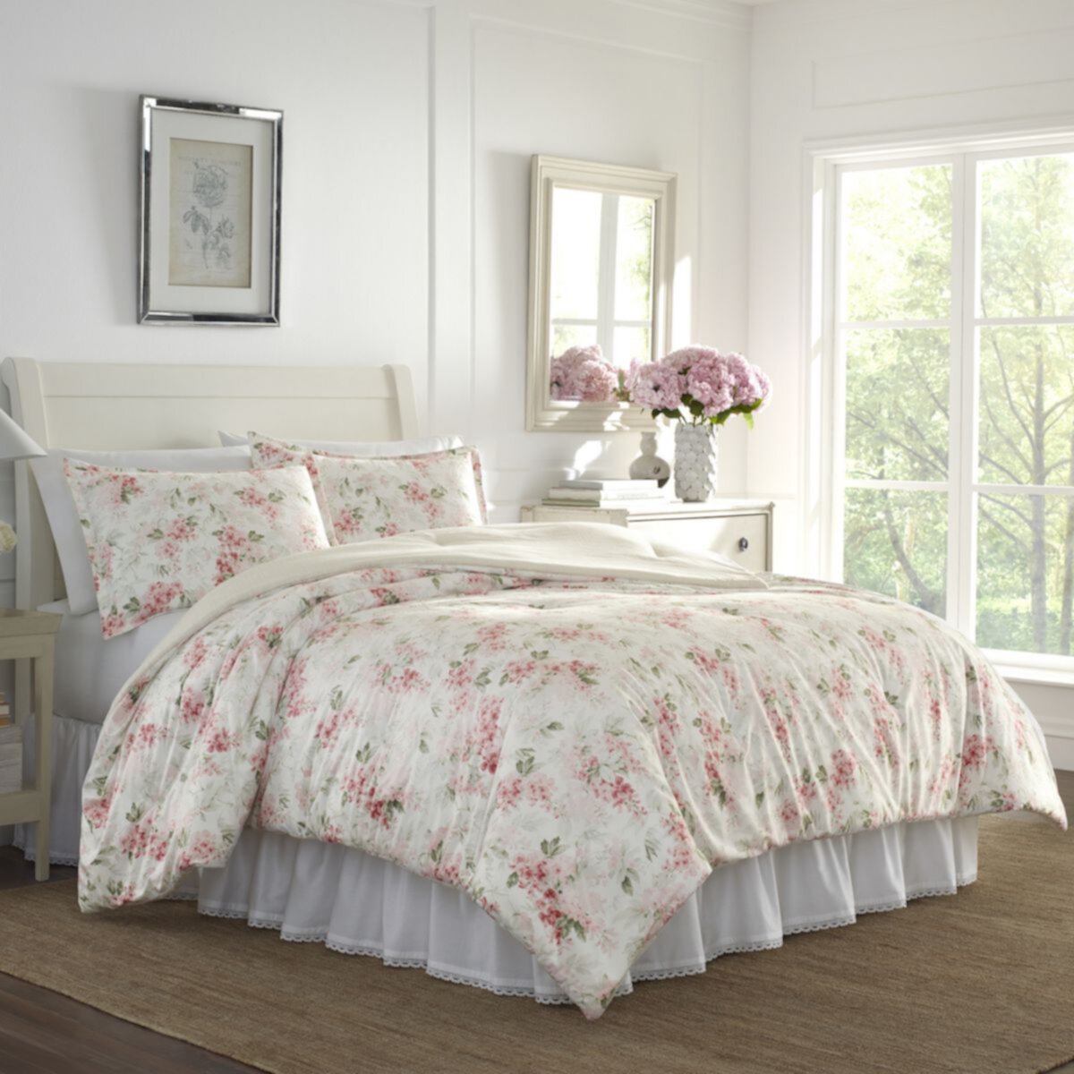 Утешительное белье с цветочным рисунком Laura Ashley Lifestyles Wisteria Laura Ashley