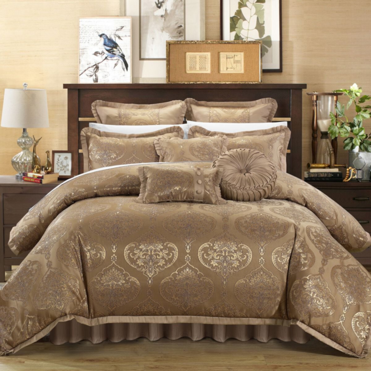 Шикарный дом Комо 13-шт. Одеяло, набор декоративных подушек и простыней Chic Home