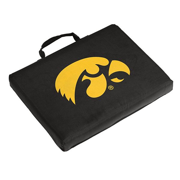 Кушетка для трибун Logo Brand Iowa Hawkeyes 35.56 см x 27.94 см x 5.08 см, Полиэстер, Встроенная ручка Logo Brand