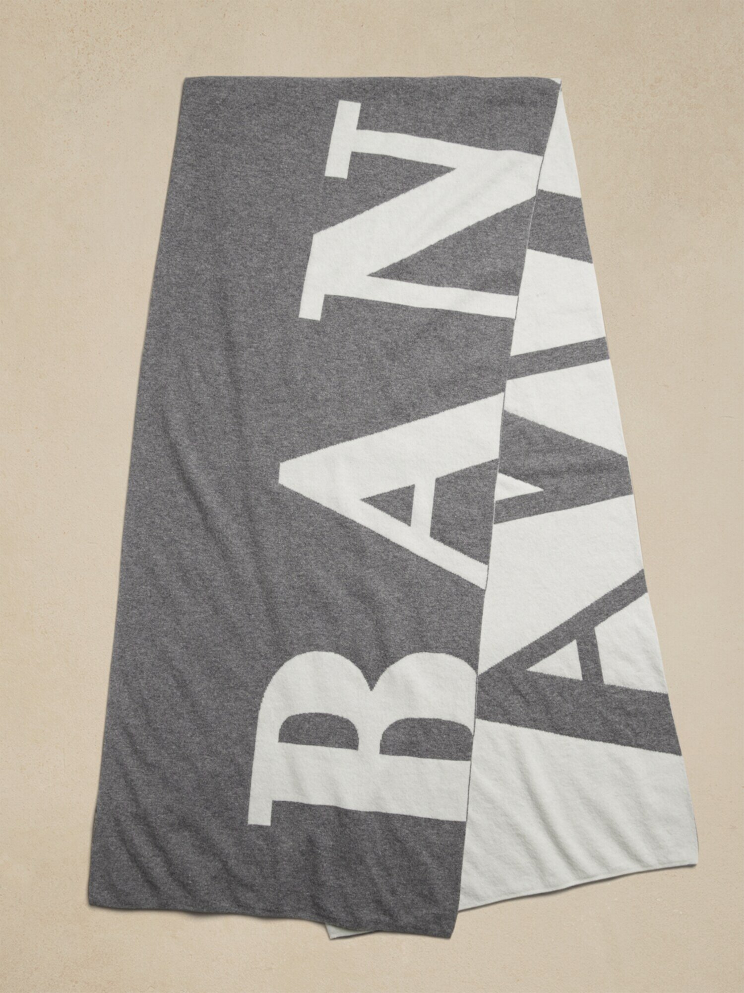 Шарф-одеяло с логотипом Banana Republic