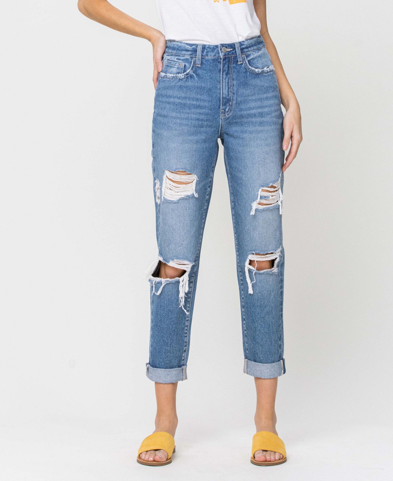 Женские рваные джинсы Mom с подвернутыми манжетами VERVET