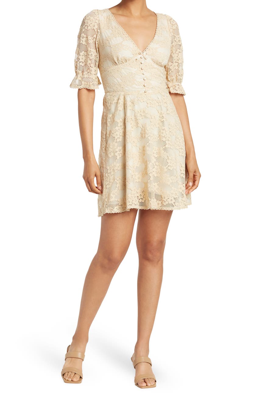 Сетчатое кружевное платье с цветочным букетом Betsey Johnson