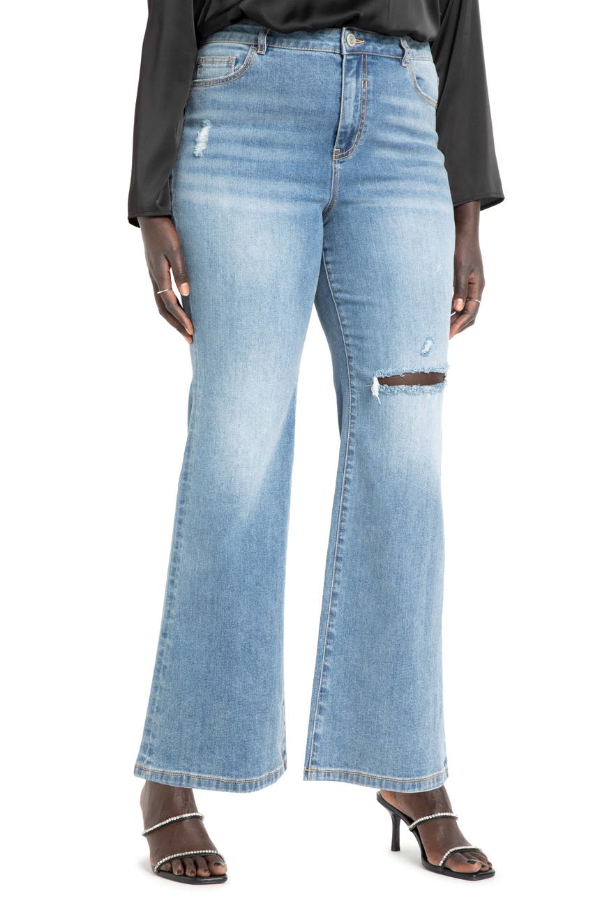 Расклешенные джинсы с эффектом потертости ELOQUII
