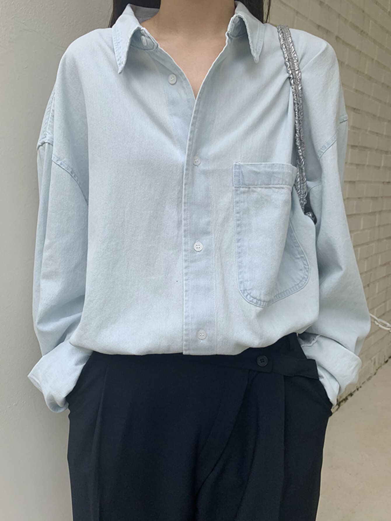 DAZY Джинсовая блузка на пуговицах с карманом DAZY